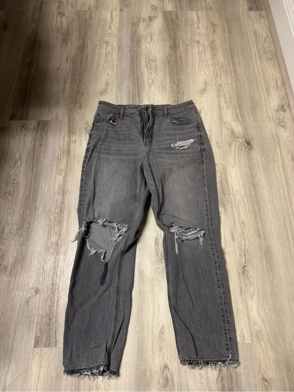 American Eagle Outfitters Gray Distressed Boyfriend Jeans